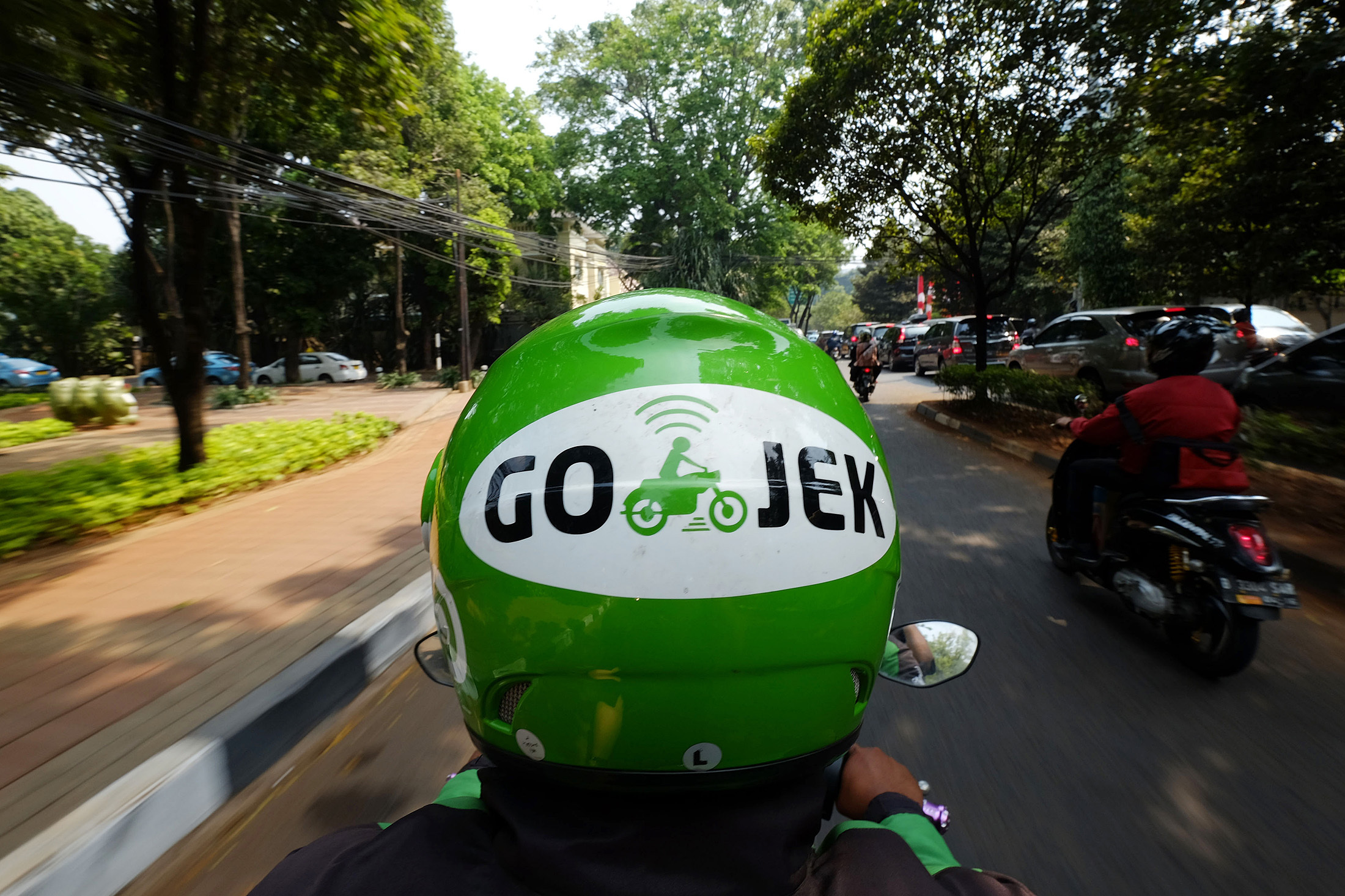 https://www.bloomberg.com/news/articles/2017-01-10/indonesia-s-first-billion-dollar-startup-races-to-kill-cash