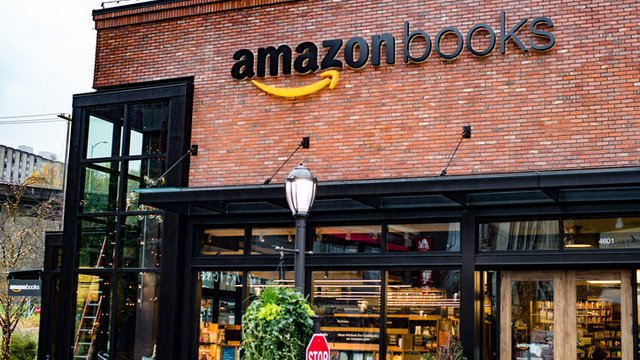 https://www.mobilepaymentstoday.com/blogs/the-offline-and-online-worlds-collide-at-amazons-bookstores/