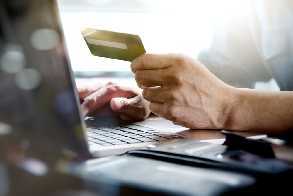 https://www.pymnts.com/news/retail/2017/fti-us-ecommerce-to-pass-1t-by-2027/