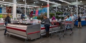 Costco reintroduces self-checkout